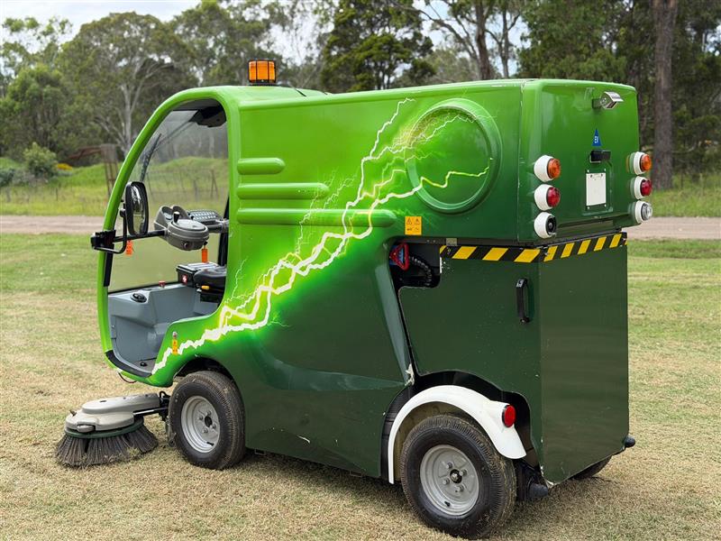 Photo 5. Conquest Ecosweep 360 industrial sweeper