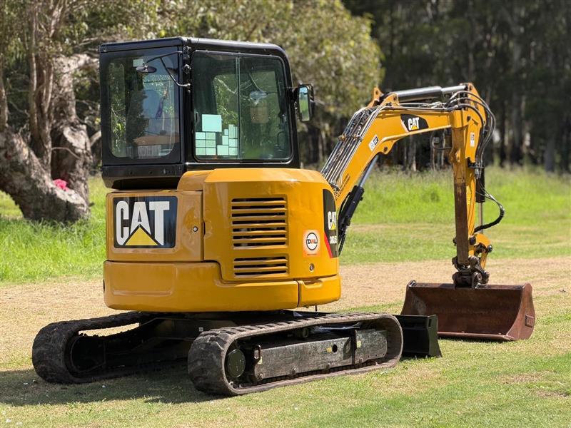 Photo 2. Caterpillar 303.5 ECR 3.7T excavator