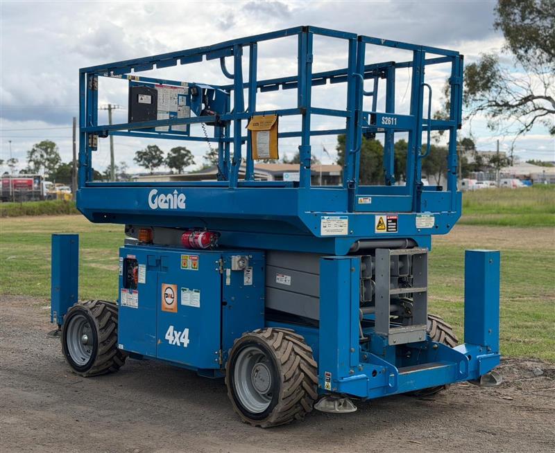 Photo 2. Genie GS-2669 10M all terrain diesel scissor lift elevated work platform