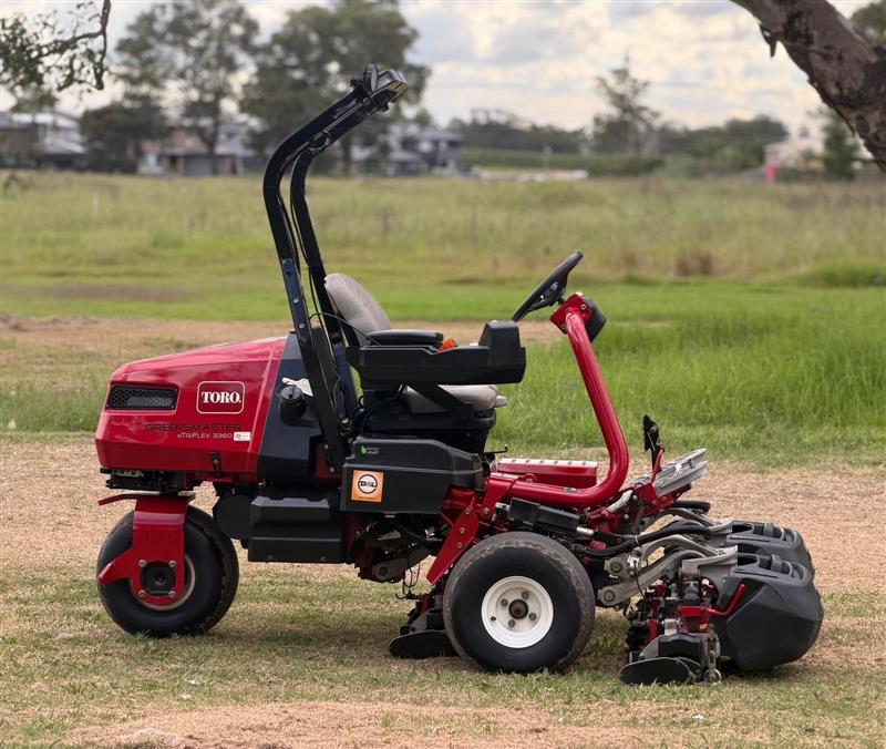 Photo 2. Toro Greensmaster 3360 E-Triflex greens cylinder reel golf course ride on lawn mower