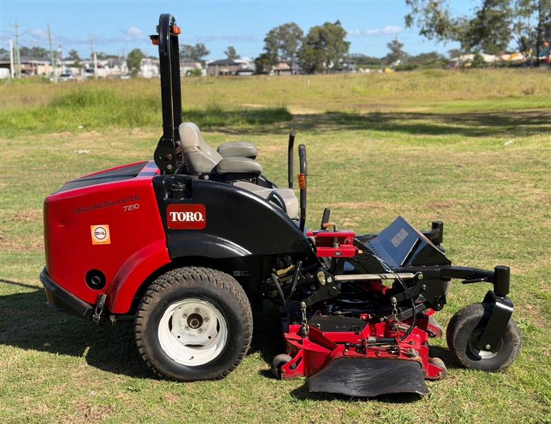 Photo 4. Toro Groundsmaster 7200 diesel commercial zero turn ride on lawn mower