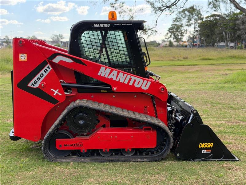 Photo 4. Manitou 1650RT skid steer loader