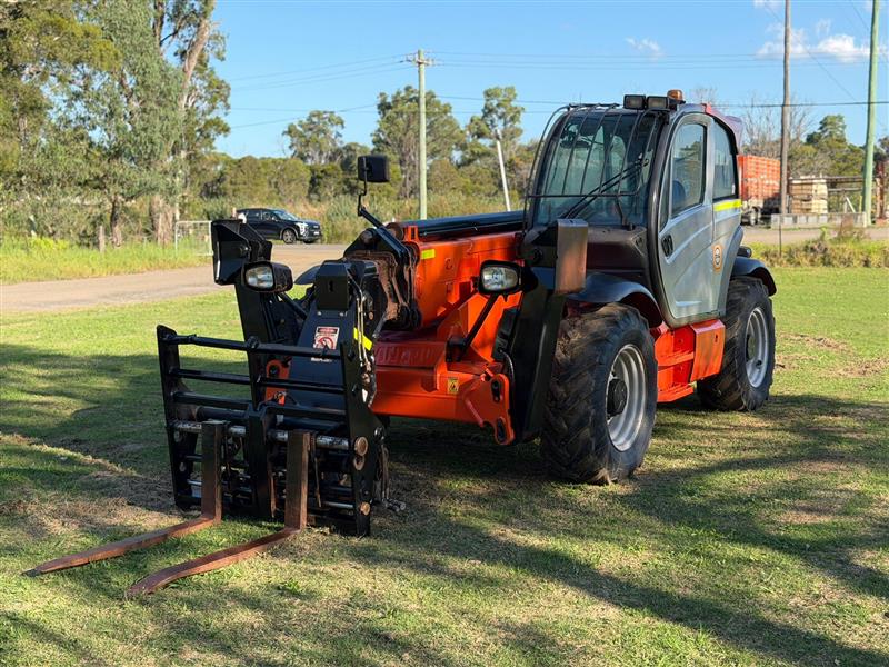 Photo 3. Manitou MTX1440 4T 14m telehandler