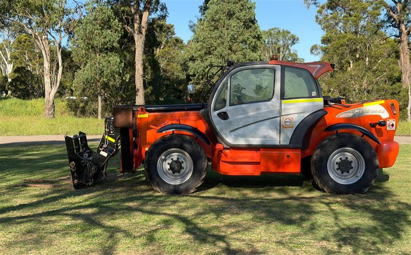 Photo 4. Manitou MTX1440 4T 14m telehandler