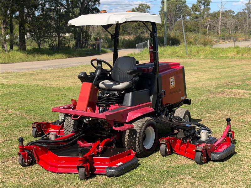 Photo 4. Toro Groundsmaster 4000D diesel ride on lawn mower