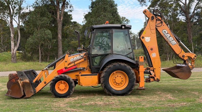 Photo 3. Case 590ST backhoe loader