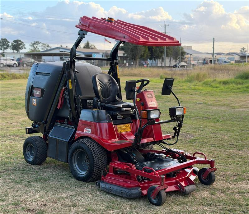 Photo 5. Toro Proline H800 high dump catcher mower