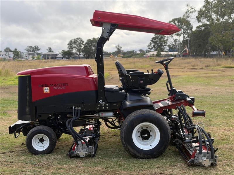 Photo 2. Toro Reelmaster 7000D ride on fairway cylinder reel greens golf course lawn mower