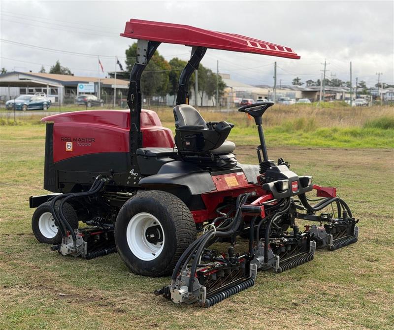 Photo 5. Toro Reelmaster 7000D ride on fairway cylinder reel greens golf course lawn mower