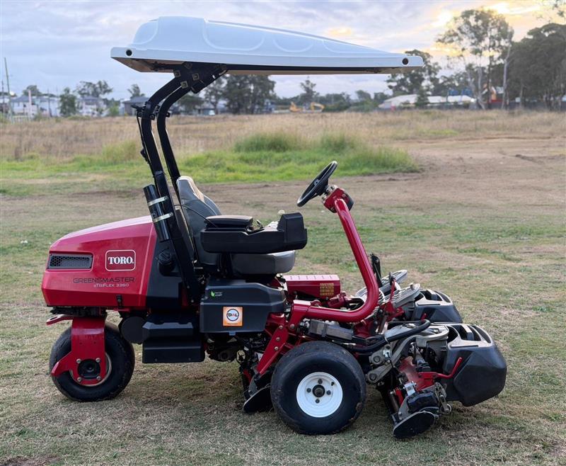 Photo 2. Toro Greensmaster 3360 E-Triflex greens cylinder reel golf course ride on lawn mower