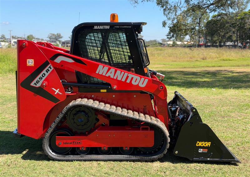 Photo 3. Manitou 1650RT skid steer loader