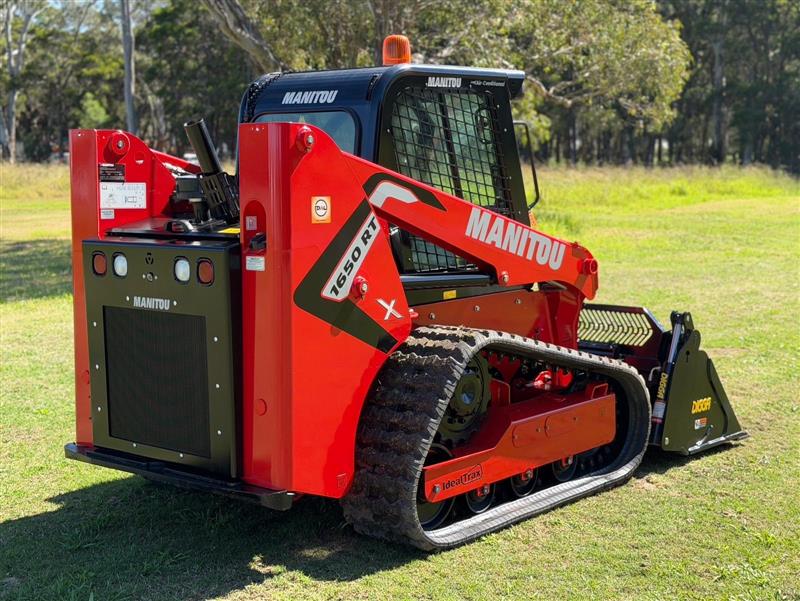 Photo 4. Manitou 1650RT skid steer loader