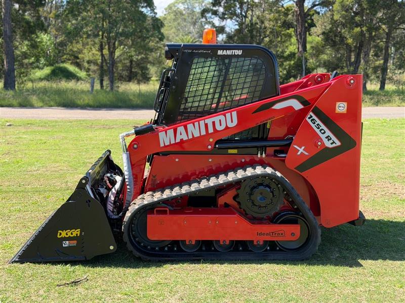 Photo 5. Manitou 1650RT skid steer loader
