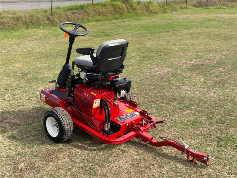 Photo 2. Toro Greenspro 1260 golf freens turf roller land packer