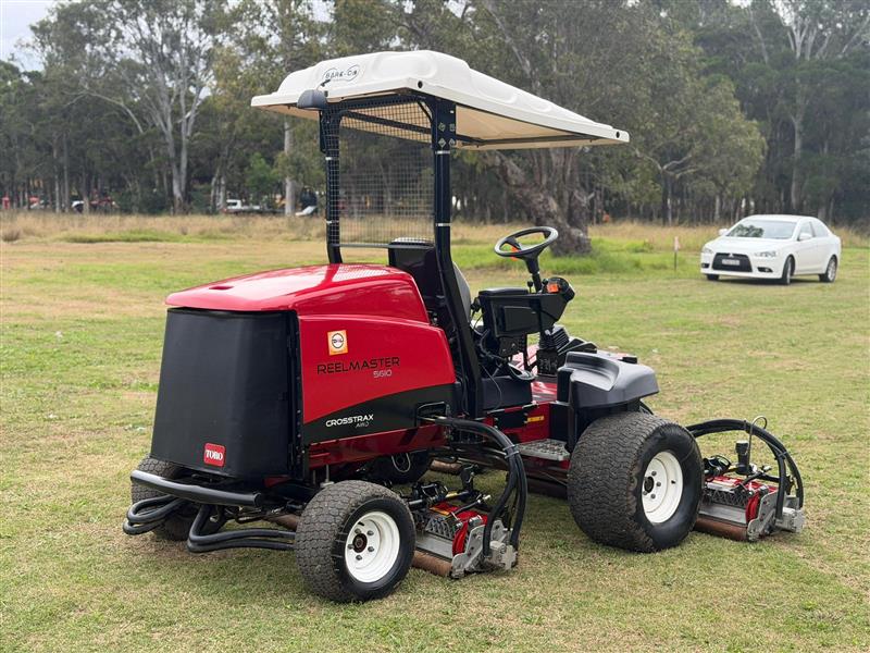 Photo 3. Toro Reelmaster 5610 cross trax AWD reel cylinder fairway greens commercial diesel lawn mower