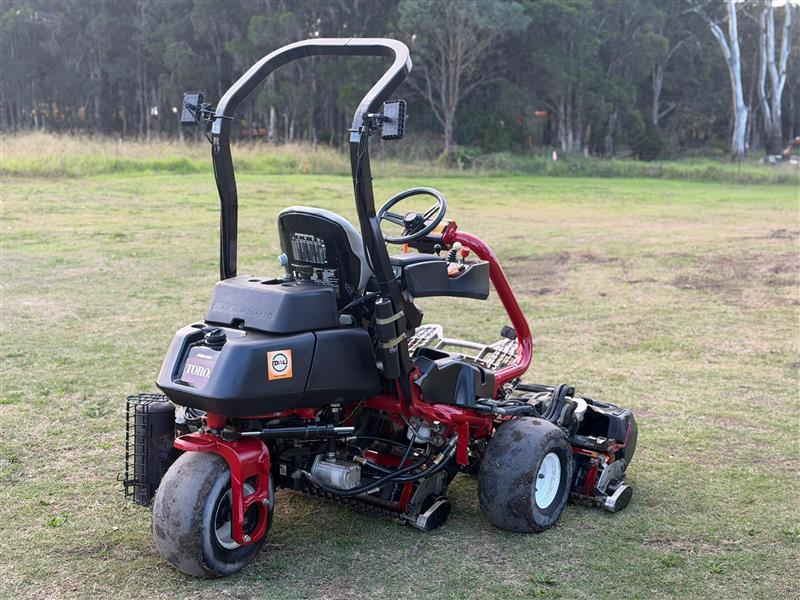 Photo 4. Toro Greensmaster 3300 triflex greens cylinder reel golf course ride on lawn mower