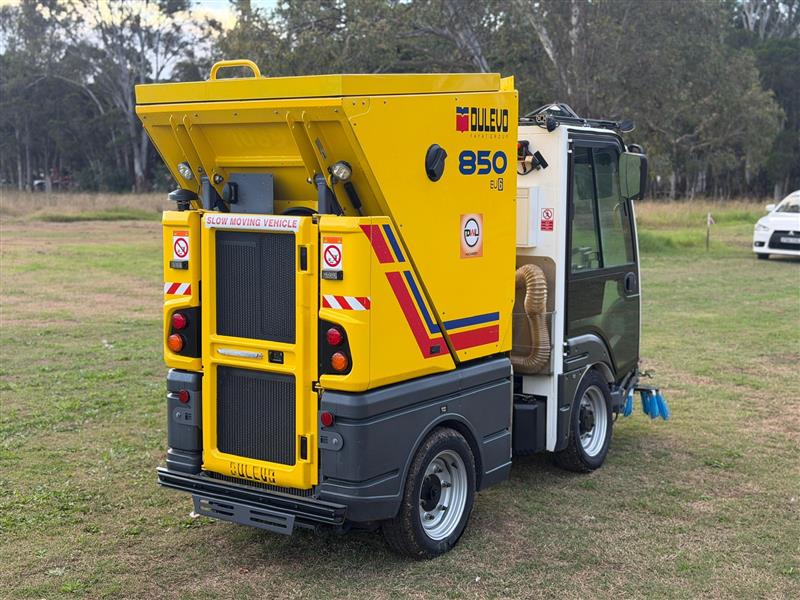 Photo 2. Dulevo 850 EV6 road street factory car park diesel sweeper
