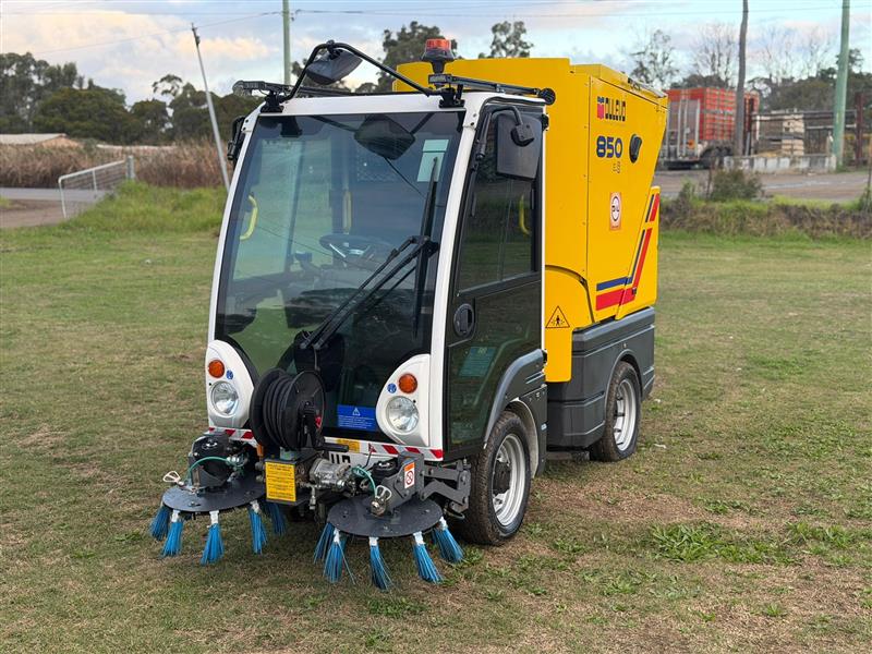 Photo 5. Dulevo 850 EV6 road street factory car park diesel sweeper