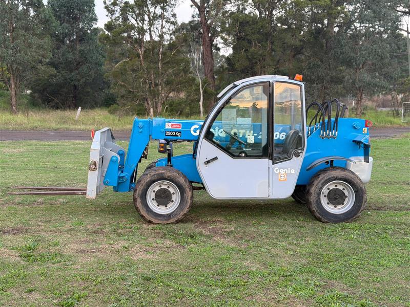 Photo 4. Genie GTH2506 2.5T 6M telehdandler