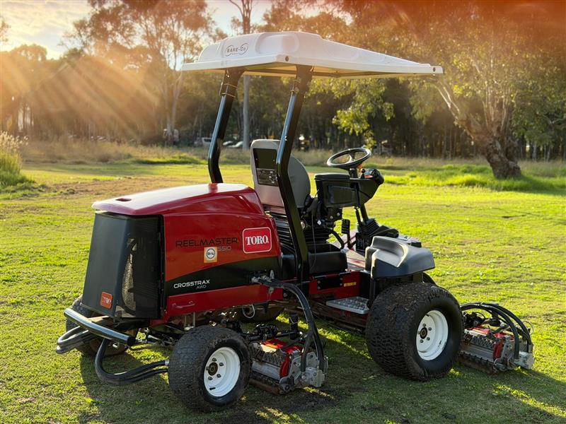 Photo 2. Toro Reelmaster 5510 AWD reel cylinder fairway greens commercial diesel lawn mower