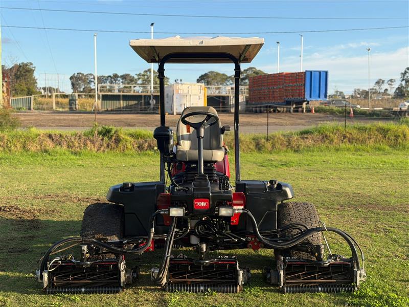 Photo 3. Toro Reelmaster 5510 AWD reel cylinder fairway greens commercial diesel lawn mower