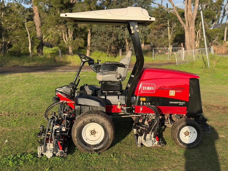 Photo 4. Toro Reelmaster 5510 AWD reel cylinder fairway greens commercial diesel lawn mower