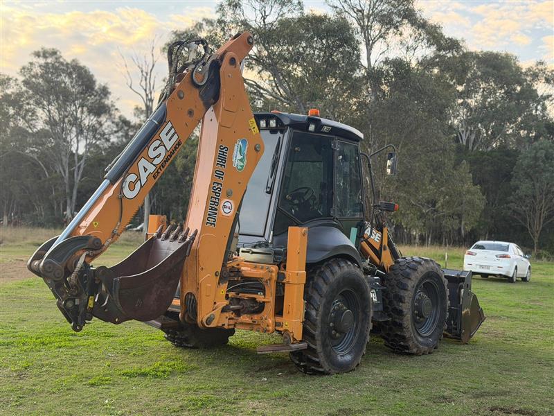 Photo 2. Case 695ST backhoe loader
