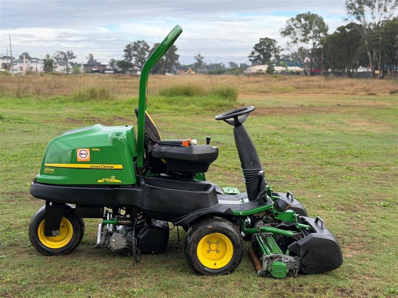 Photo 2. John Deere 2500E ride on green cylinder reel greens golf course lawn mower