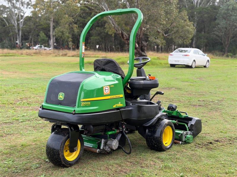 Photo 3. John Deere 2500E ride on green cylinder reel greens golf course lawn mower