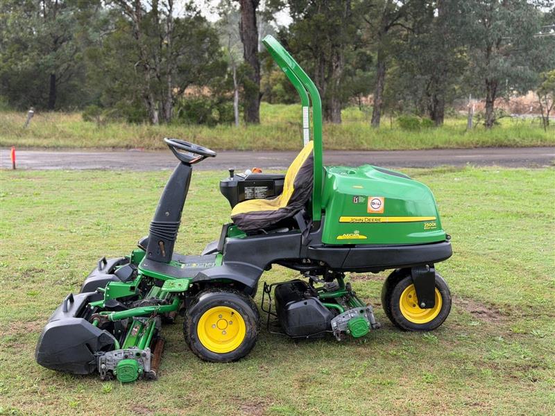Photo 4. John Deere 2500E ride on green cylinder reel greens golf course lawn mower