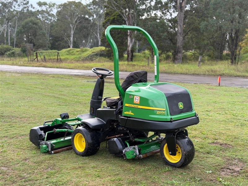 Photo 5. John Deere 2500E ride on green cylinder reel greens golf course lawn mower