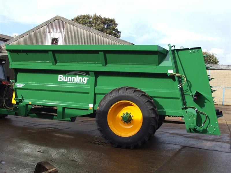 Photo 2. Bunning 150HD spreader