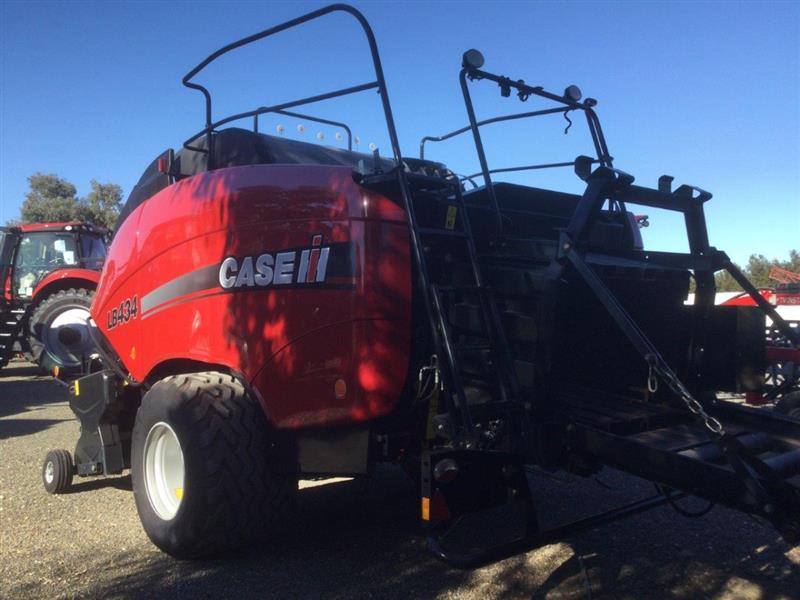 Photo 4. 2014 Case IH LB434 Baler