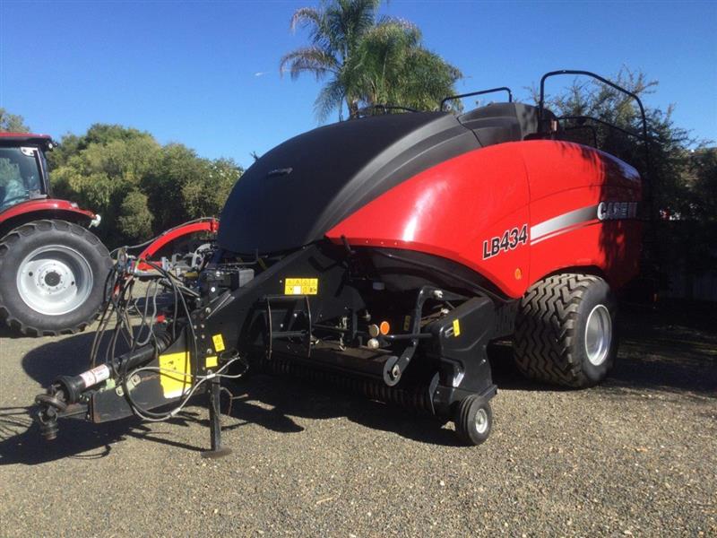 Photo 2. 2014 Case IH LB434 Baler