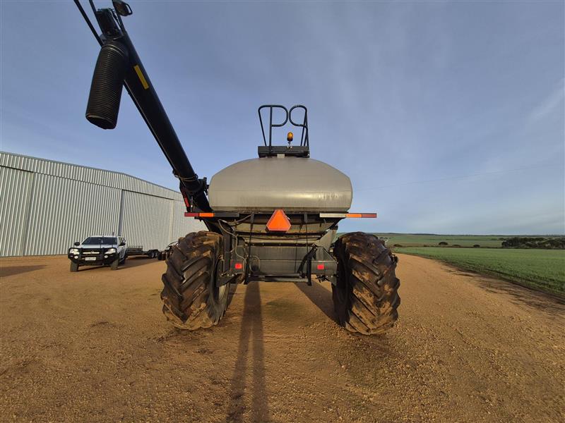 Photo 2. Flexi-Coil 3850 TBH Air Cart