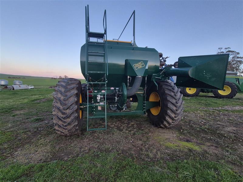 Photo 2. Simplicity TQS2-12000 Air Cart