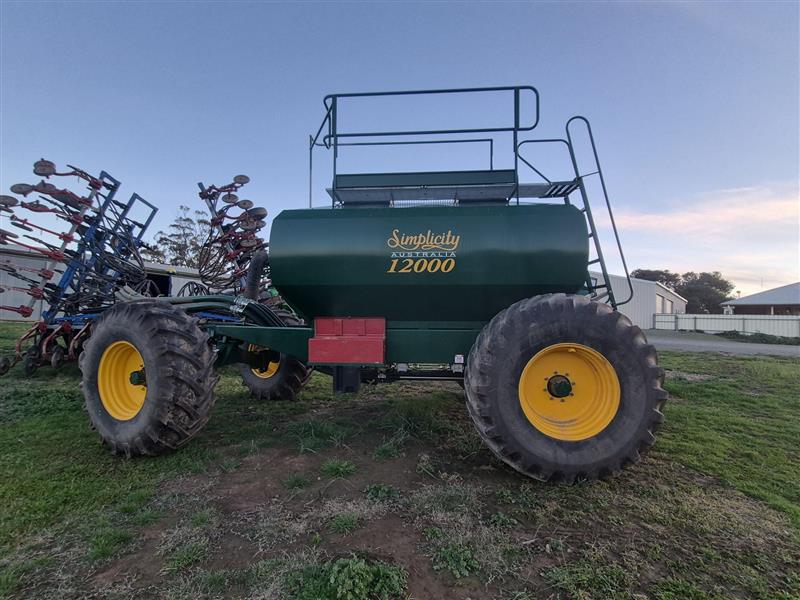 Photo 3. Simplicity TQS2-12000 Air Cart