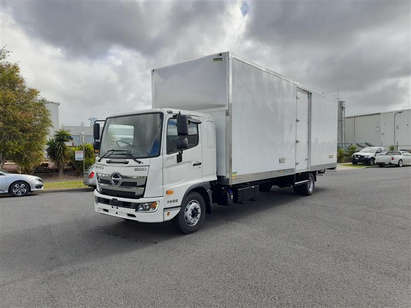 Photo 1. Hino FE 1426-500 Series Pantech