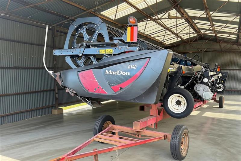 MacDon D140