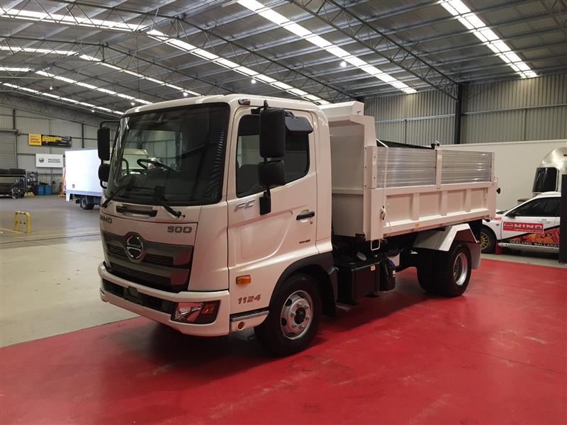 Photo 1. Hino FC 1124 Tipper