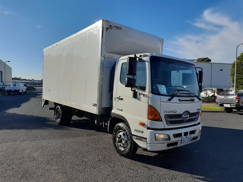 Photo 1. Hino FC 1022-500 Series Pantech