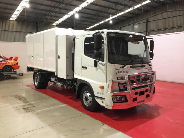 Photo 1. Hino FD 1124-500 Series Tipper