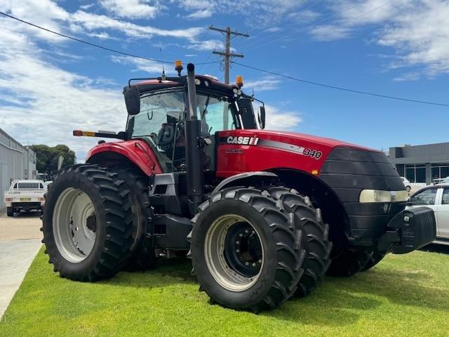 CASE IH MAGNUM 340 Tractor