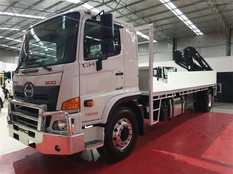 Photo 1. Hino GH 1828-500 Series Crane Truck