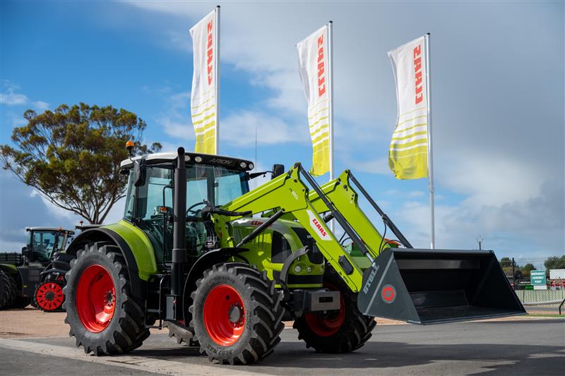 Claas ARION 620 Tractor FWA/4WD