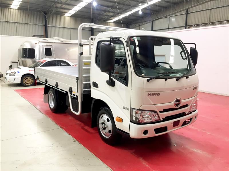 Photo 1. Hino 616 - 300 Series Tray