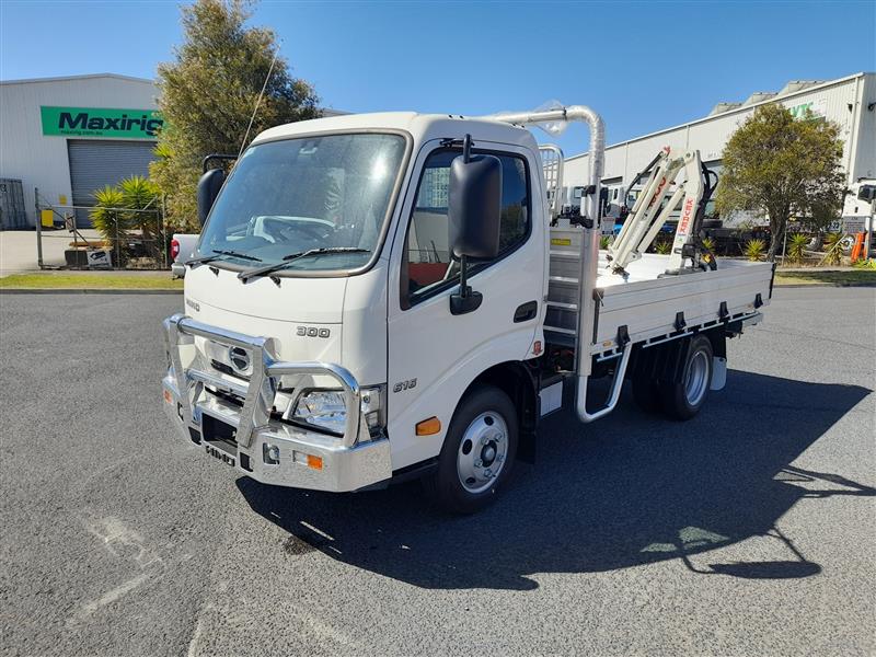 Photo 1. Hino 616 - 300 Series Tray