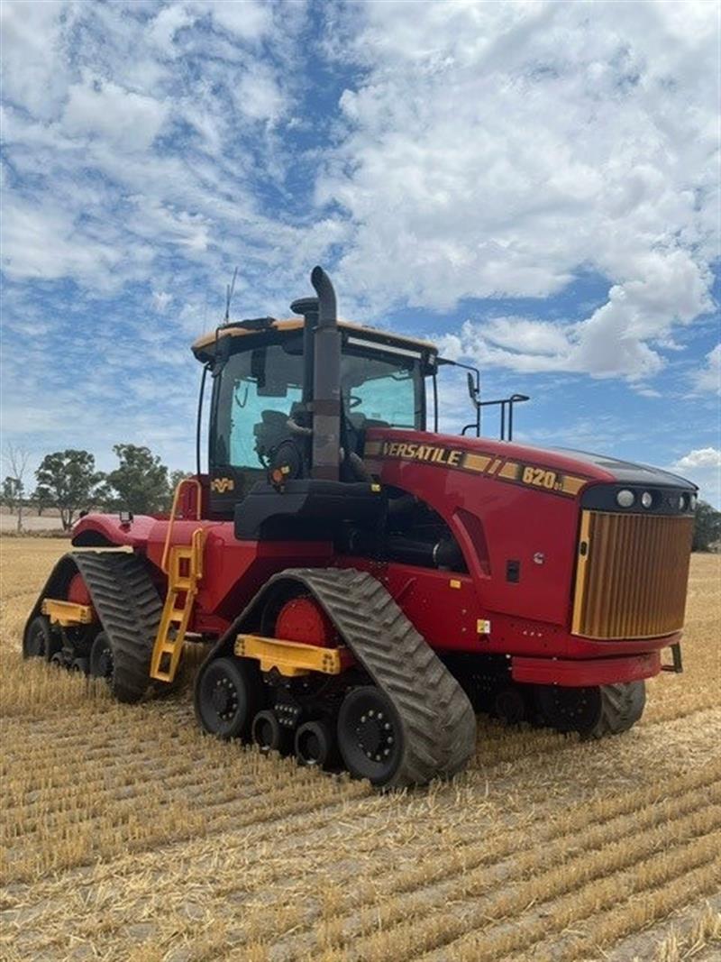 Versatile 620DT tracked tractor