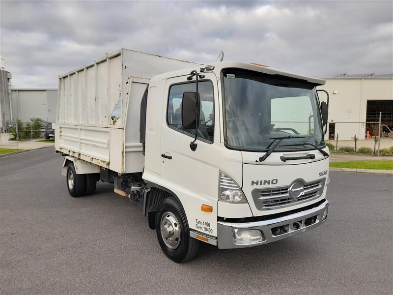 Photo 1. Hino FD 1018 Tipper