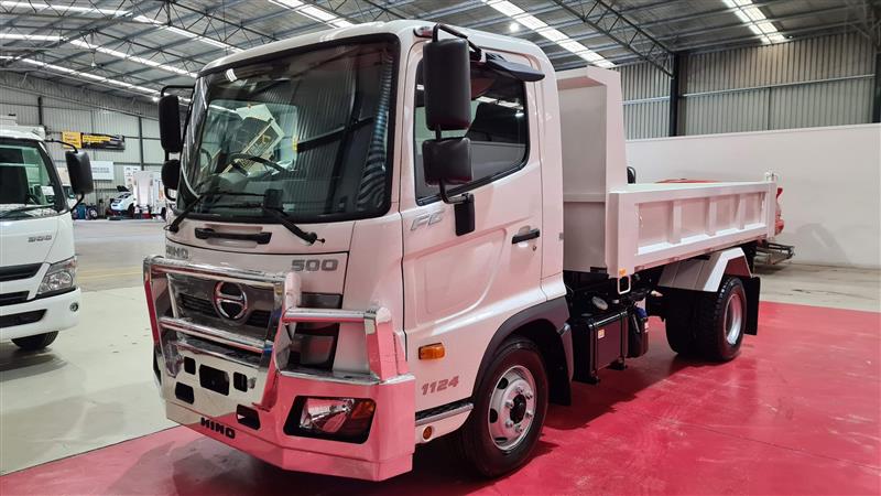 Photo 1. Hino FC 1124 Tipper